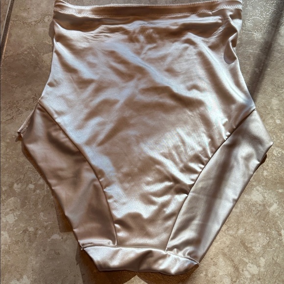 Nicole Miller Medium Tummy Control Smoothing Shaping Shapewear Underwear - Picture 4 of 4